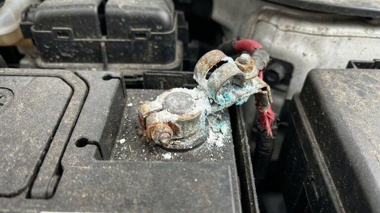 hyundai tucson clicking noise when starting